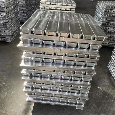 2,823 g / cm3 Srebrzystobiałe wlewki aluminiowe ADC12 Wlewki żelazne YZAlSi11Cu3